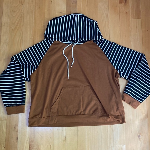 HOODIE - Picture 1 of 4